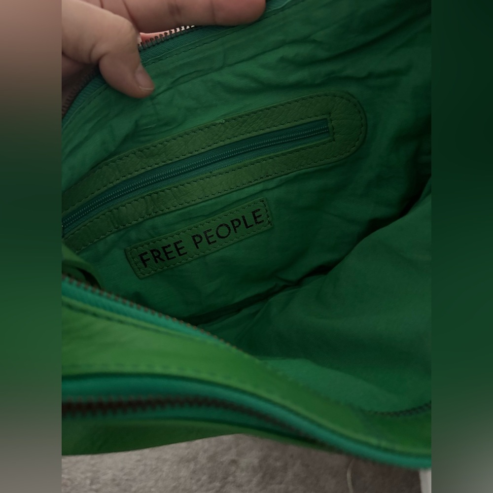 NWT FREE PEOPLE Idle Hands Sling Leather Bag | Putt Putt Green MSRP $98 - Picture 13 of 13